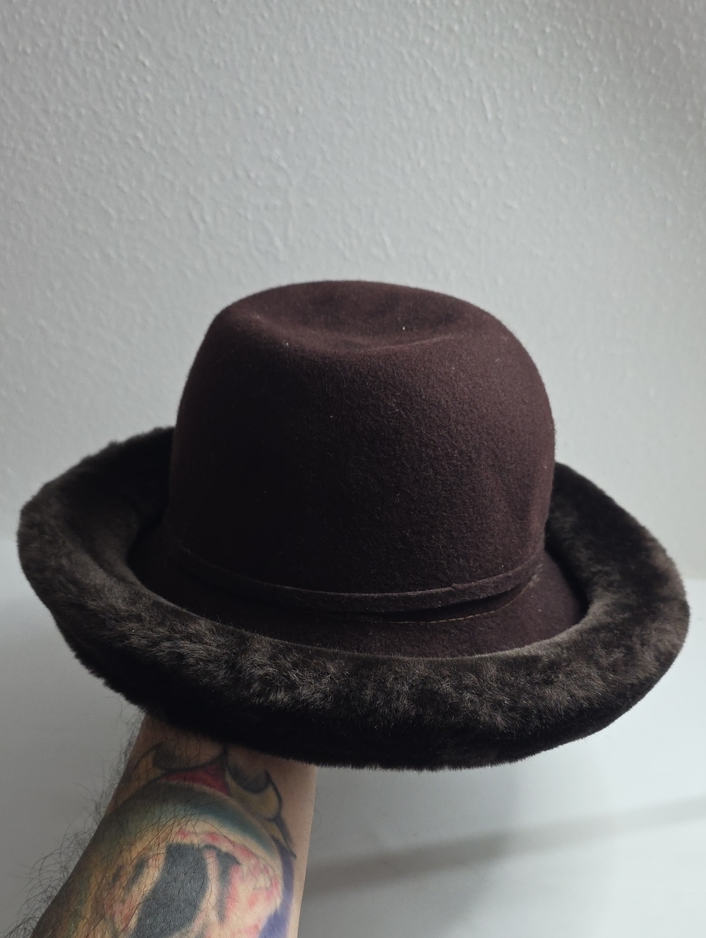 BETMAR DERBY WOOL FELT LADIES HAT BROWN WITH FUR ALL AROUND MADE IN U.S.A